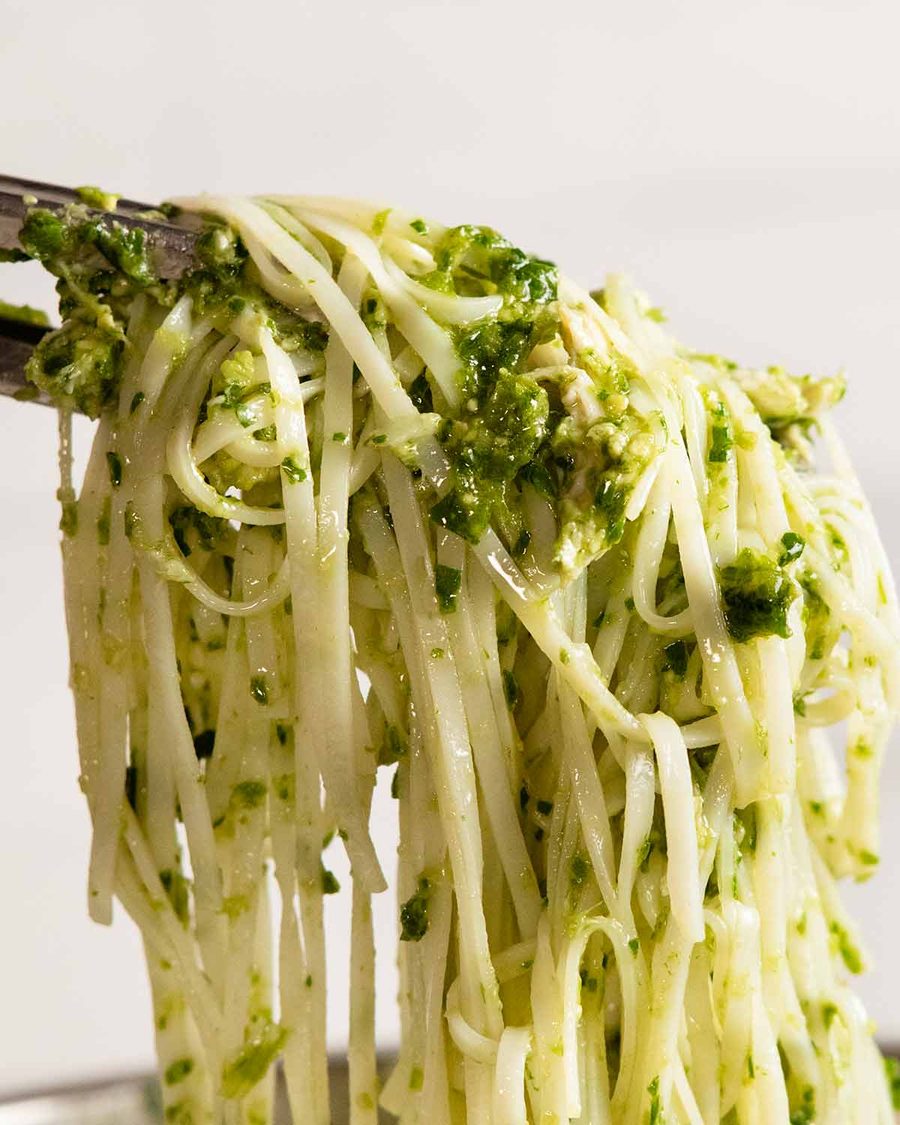 Green Ginger Rice Noodles with chicken